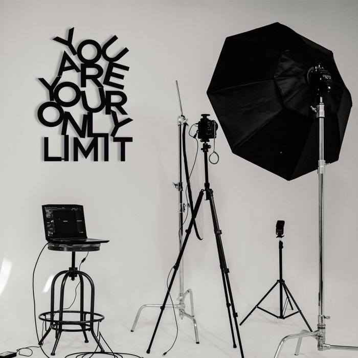 Wallity Limit - Escultura de pared de metal en negro